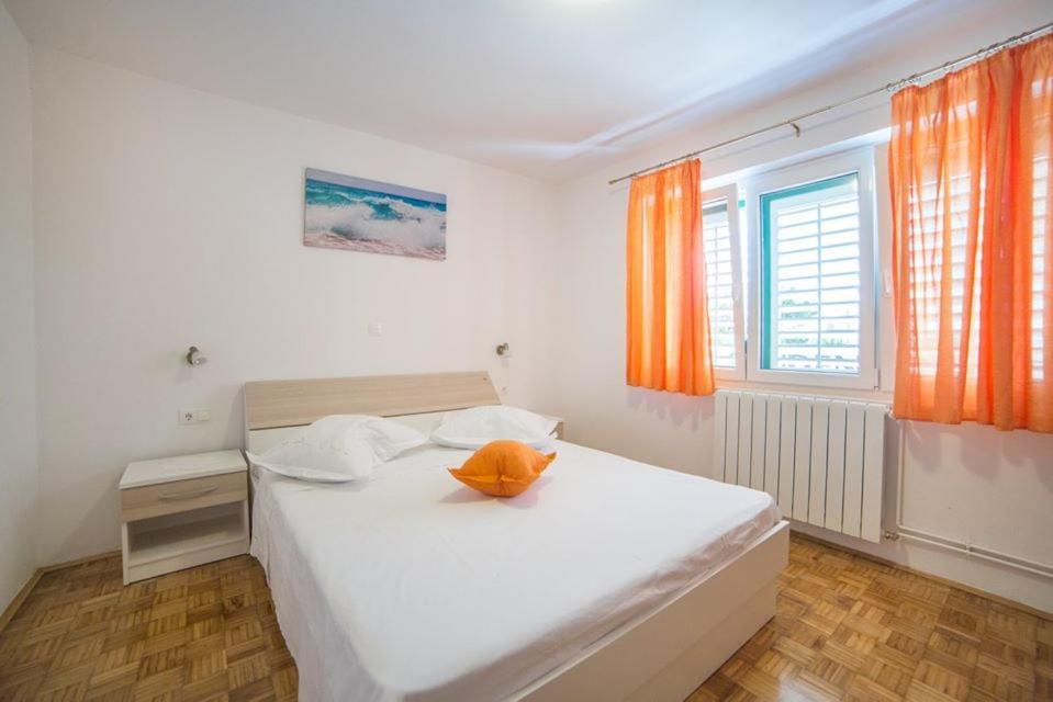 Apartmani Stipan Brela Extérieur photo