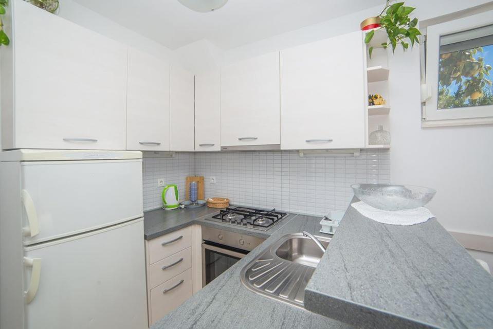 Apartmani Stipan Brela Extérieur photo
